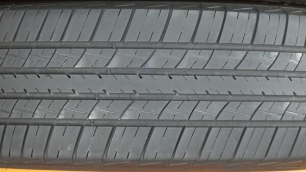 2 used tires 185/65/15 BFGOODRICH - Image 4