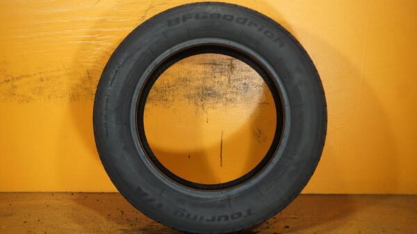 2 used tires 185/65/15 BFGOODRICH - Image 6