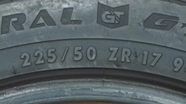 2 used tires 225/50/17 GENERAL - Image 7