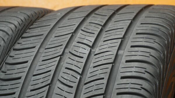 2 used tires 255/40/19 CONTINENTAL - Image 3