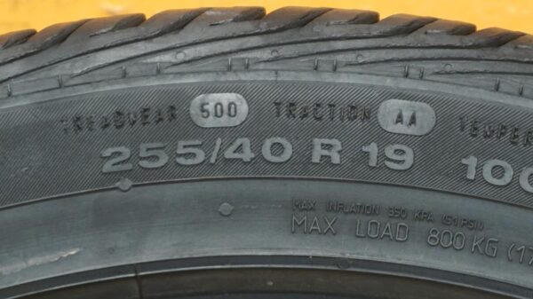 2 used tires 255/40/19 CONTINENTAL - Image 7