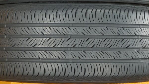 2 used tires 235/45/19 CONTINENTAL - Image 4