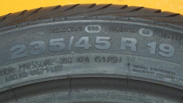 2 used tires 235/45/19 CONTINENTAL - Image 7