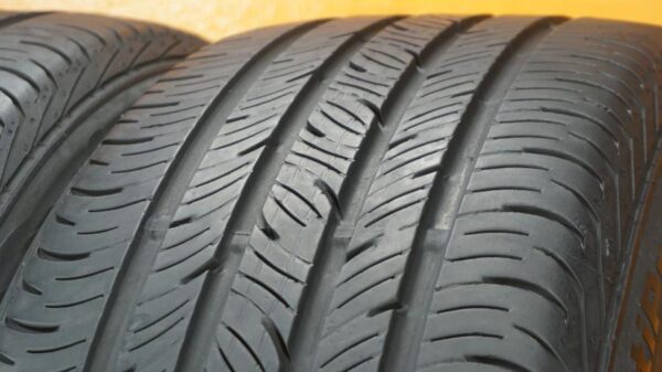 2 used tires 235/45/19 CONTINENTAL - Image 3