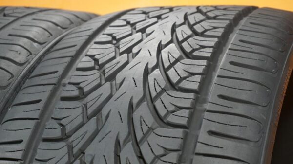 2 used tires 275/25/26 DELINTE - Image 3