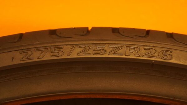 2 used tires 275/25/26 DELINTE - Image 7