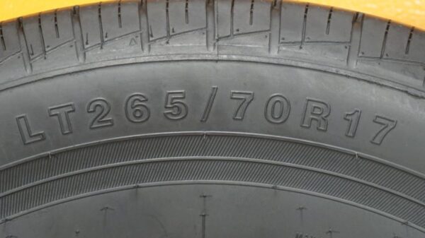 2 used tires LT 265/70/17 UNICORN - Image 7