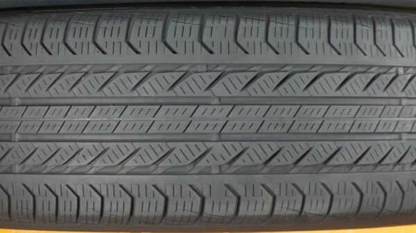 2 used tires 225/60/17 CONTINENTAL - Image 4