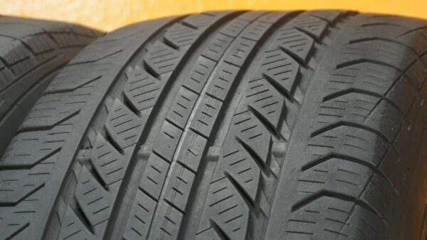 2 used tires 225/60/17 CONTINENTAL - Image 3