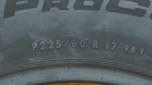 2 used tires 225/60/17 CONTINENTAL - Image 7