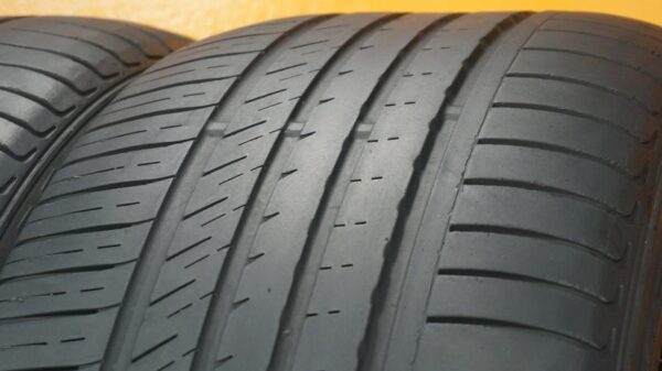 2 used tires 275/40/20 MAYRUN - Image 3