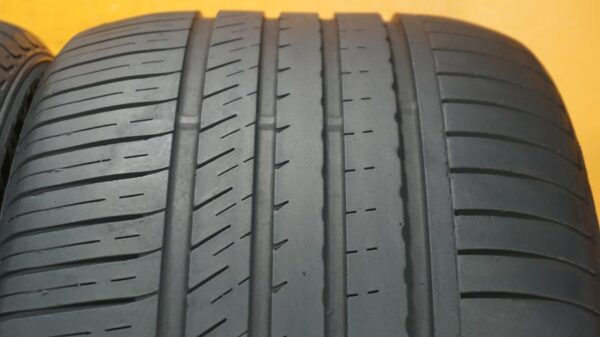 2 used tires 275/40/20 MAYRUN - Image 5