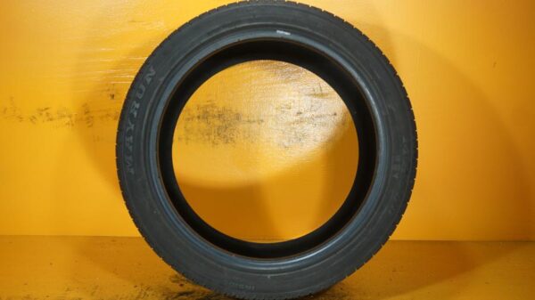 2 used tires 275/40/20 MAYRUN - Image 6