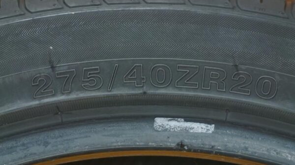 2 used tires 275/40/20 MAYRUN - Image 7