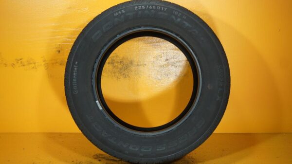 2 used tires 225/65/17 CONTINENTAL - Image 6