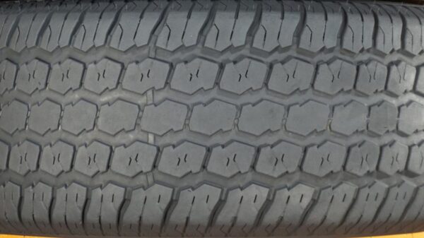 2 used tires 265/70/16 FUTURA - Image 4