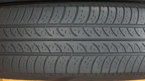 2 used tires 215/70/15 COOPER - Image 4