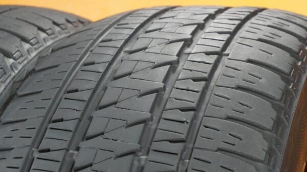2 used tires 285/45/22 BRIDGESTONE - Image 3