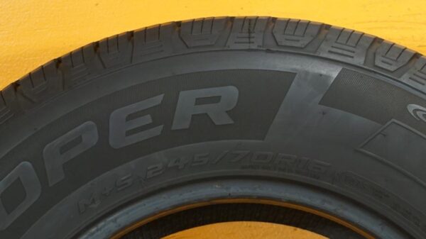 2 used tires 245/70/16 COOPER - Image 7