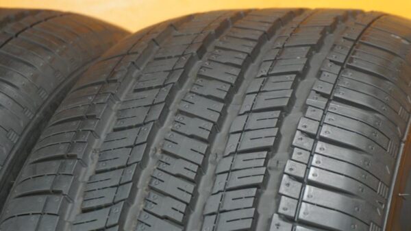 2 used tires 225/55/17 HANKOOK - Image 3