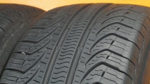 2 used tires 215/55/18 PIRELLI - Image 3